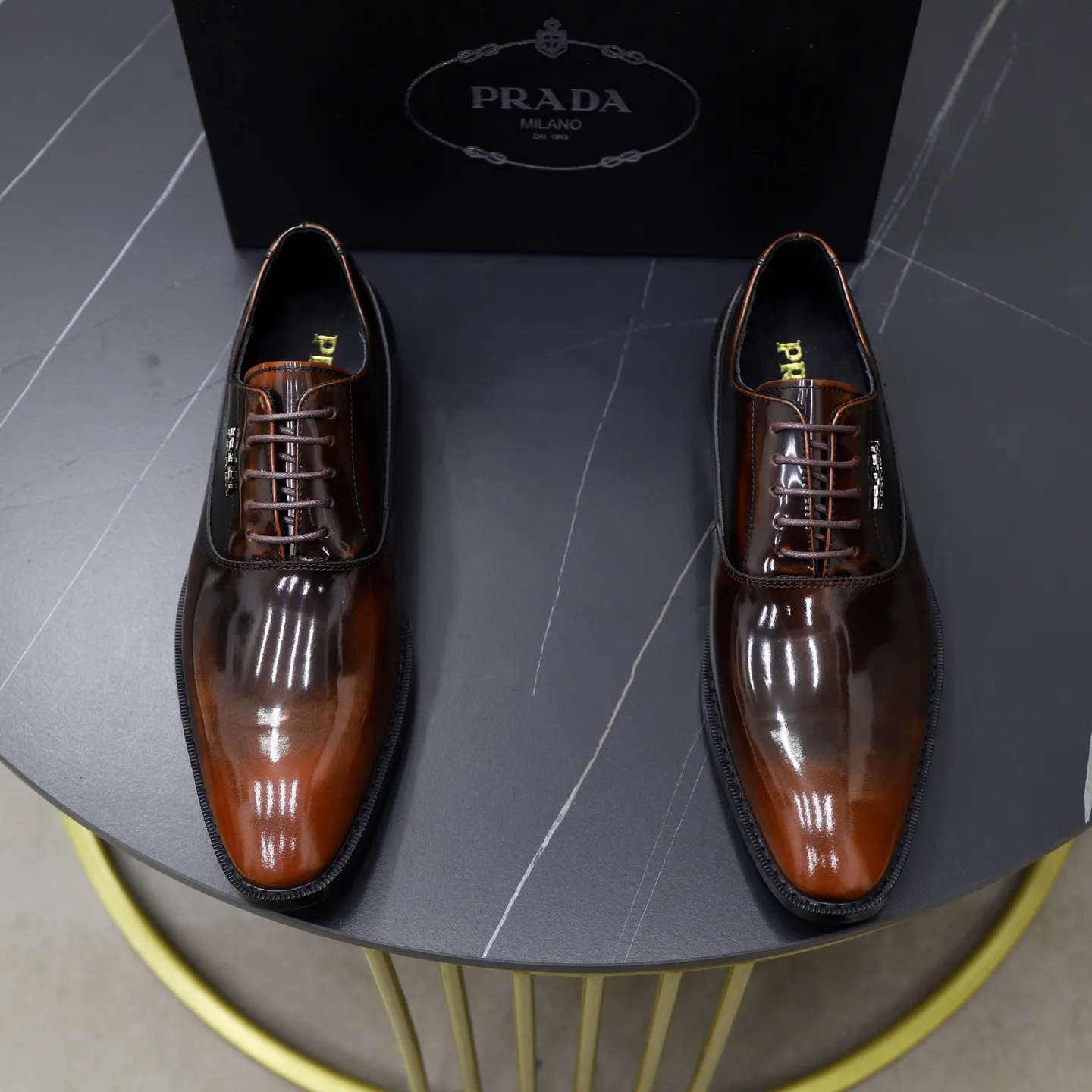 Ex-factory price: 540💰🙅‍♂️🙅‍♂️🙅‍♂️ Brand: PRADA Standard code: Men's code 38-44 (45 can be customized) Grade: Same style as the official website Original order quality Material: Original cowhide surface Comfortable cowhide lining Original outsole Style category: Men's fashionable casual leather shoes Distinguished big-name luxury elements Top luxury Color: actual picture color